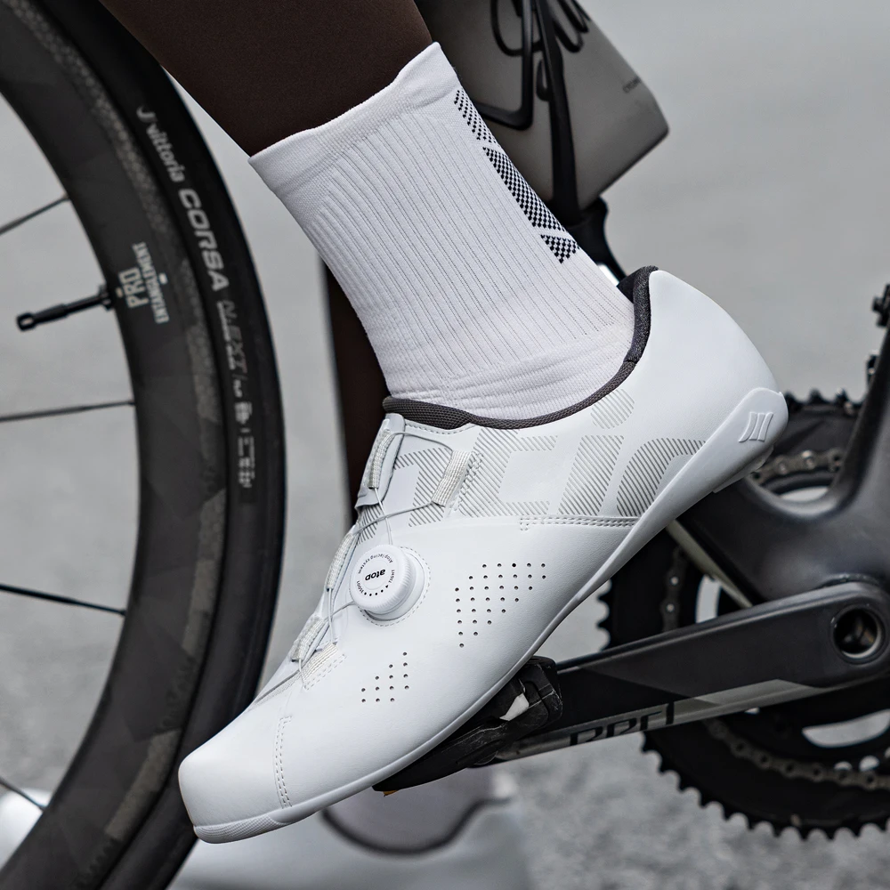 Santic Men Road Bike Shoes Unisex Breathable Self-Locking Cycling Shoes Nylon Sole Lightweight Cycling Outdoor Shoes WS23041