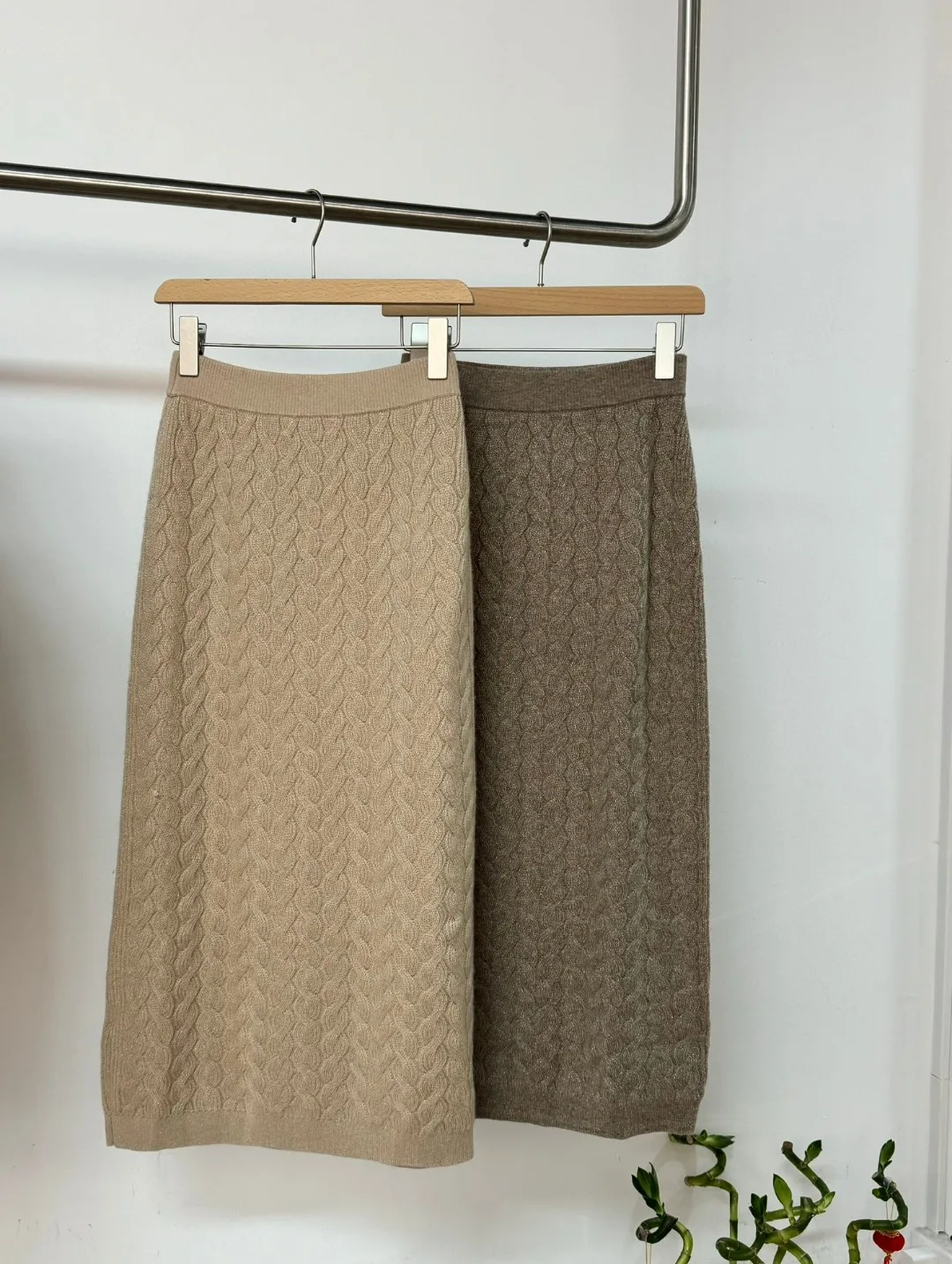 Autumn Winter Women\'s Knitted Skirt Suit B*C Gold Thread Tisted O-Neck Twisted Pullover Sweater + Knitted Skirt Suit