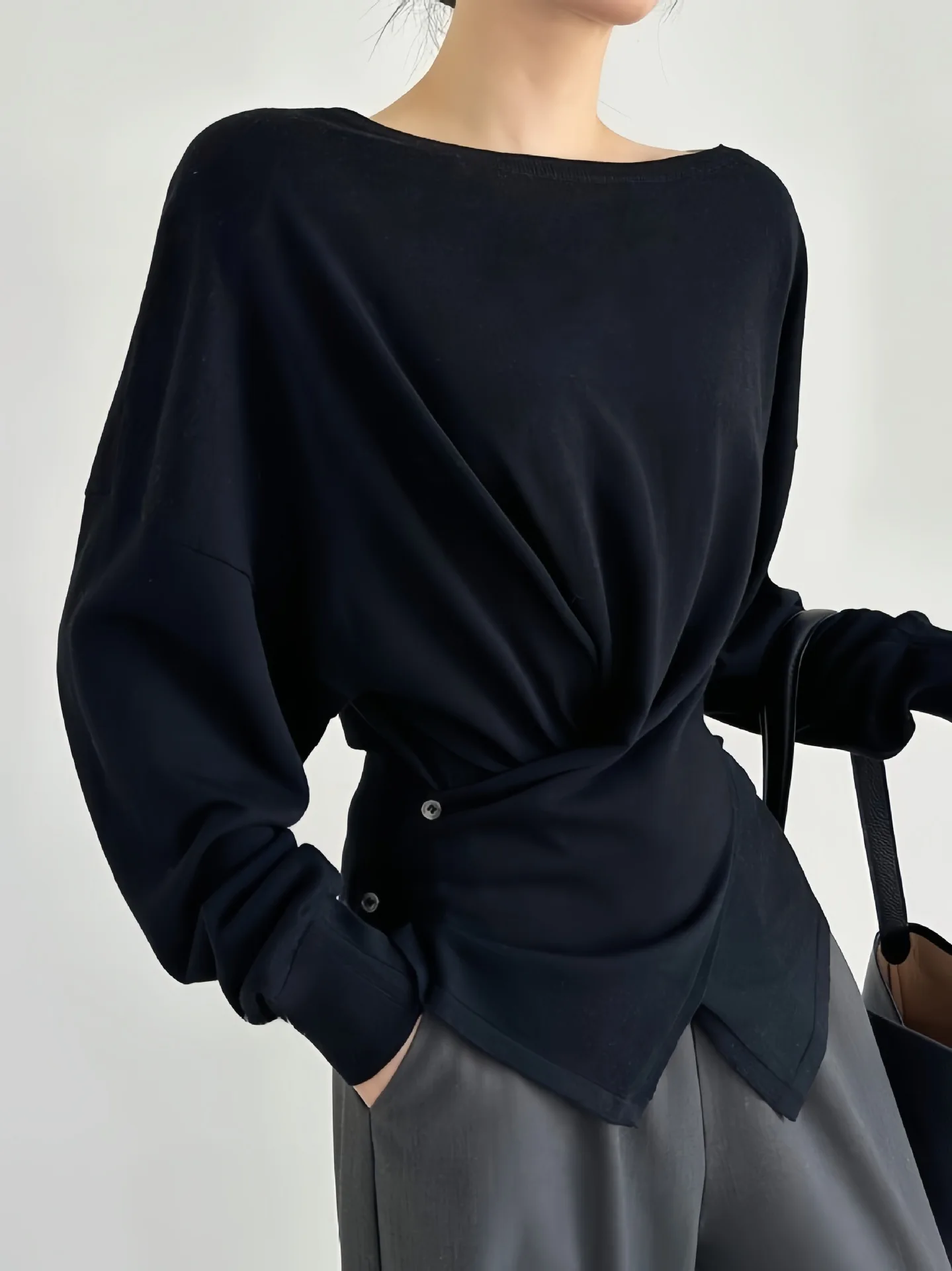 سترة غير منتظمة بطيات جديدة بياقة منحرفة وأكمام طويلة للنساء مقاس كبير موضة المد ربيع الخريف 2026