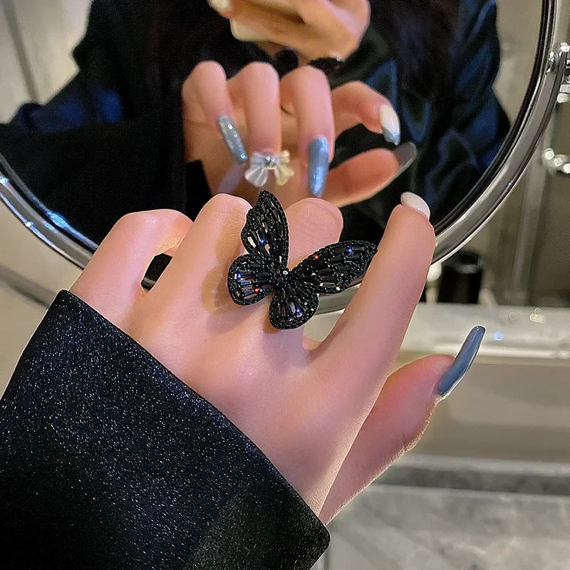 Copper Material Open Adjustable Ring Female Mysterious Sexy Black Crystal Butterfly Ring Fashion Jewelry Party Accessories