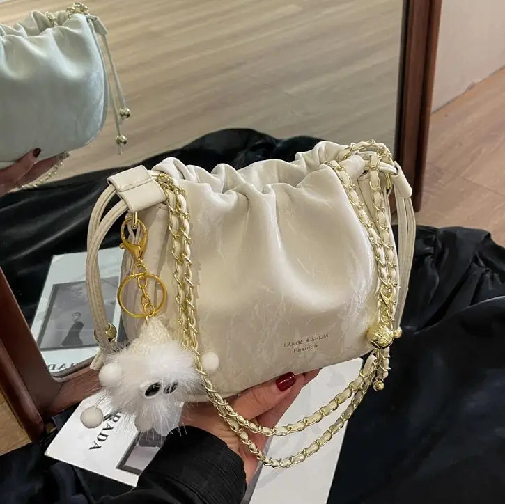 

2025 Womens Luxury Chain Drawstring Bucket Bag Trendy Shoulder Purse Versatile Fashionable Small Crossbody Bag