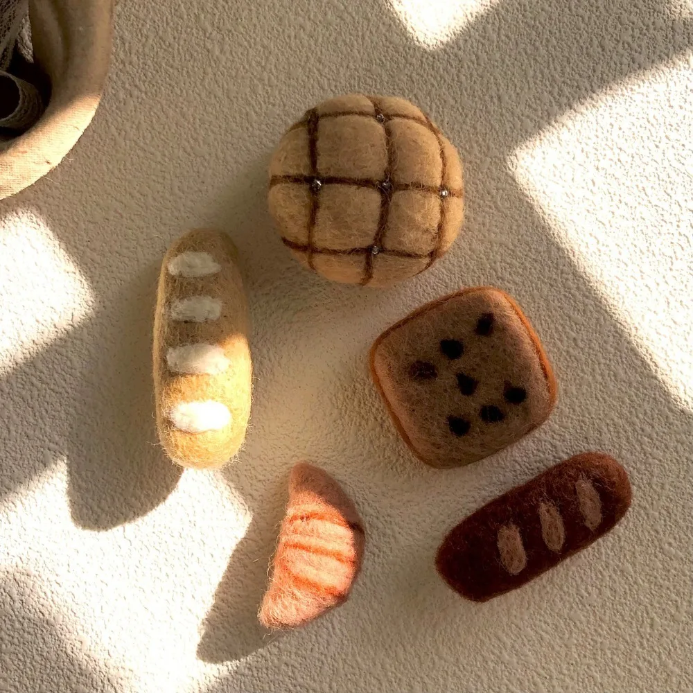

Funny Wool Felt French Bread Hair Clip Creative Cute Croissant Duckbill Clip Sweet Pretzel Pineapple Bun Brooch Streetwear