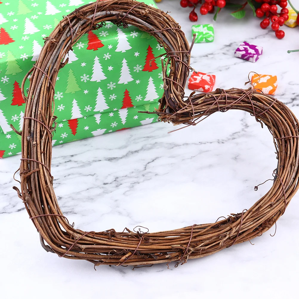 

3 Pcs Christmas Decorations Wreath of Withered Vine Holiday Vintage Heart Pendant Ornament Brown Hanging Shaped