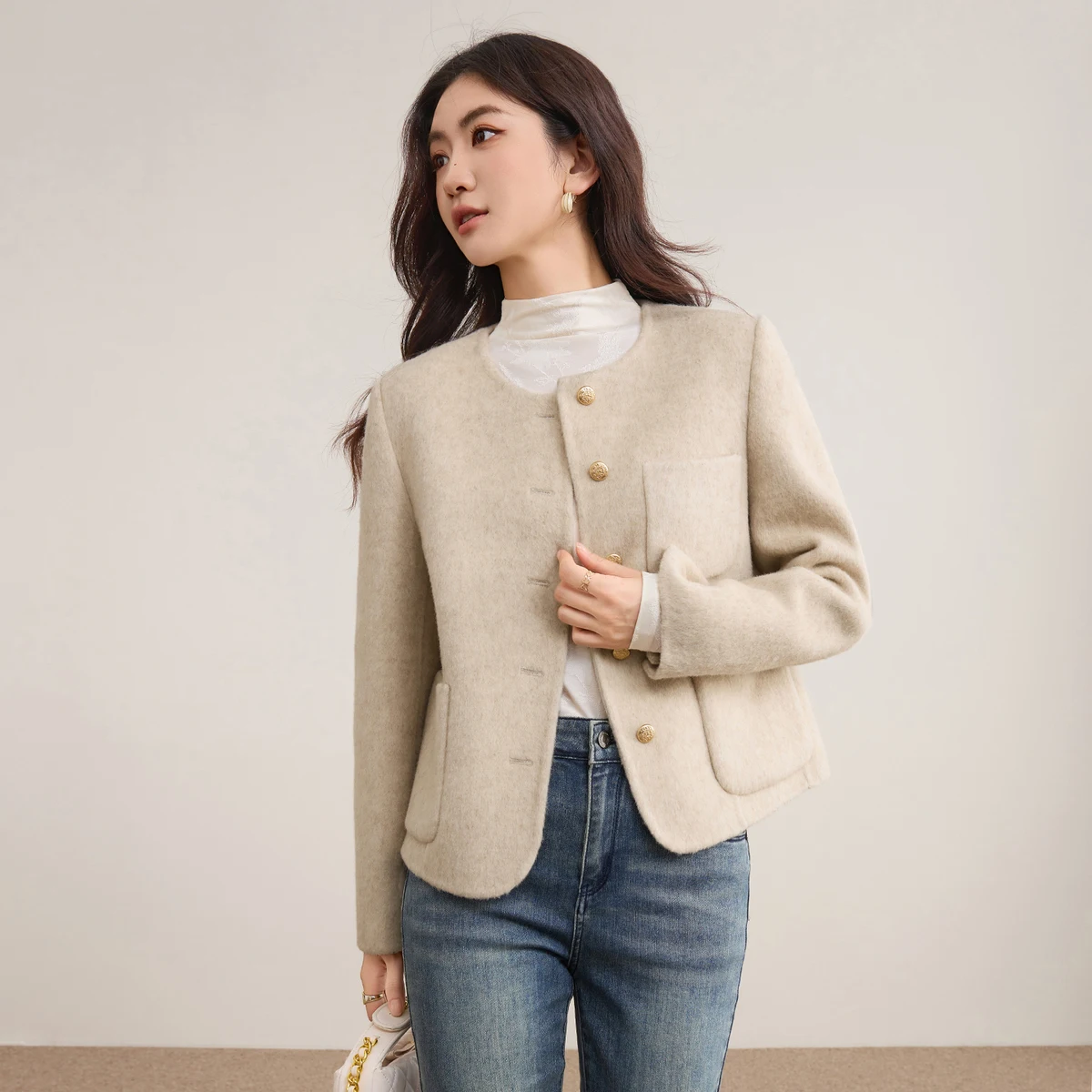 

SENTUBILA женское двустороннее шерстяное пальто для поездок на работу зима 2025 контрастного цвета на пуговицах с круглым вырезом короткие женские куртки W54OG8767