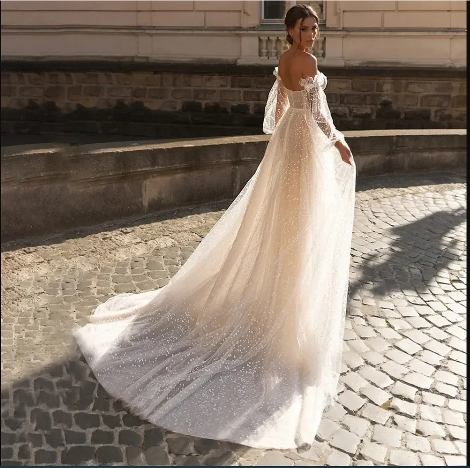 Skromne suknie ślubne z pełnej koronki, model A, z odkrytymi ramionami i długimi rękawami, szyte na miarę, kolekcja 2025.