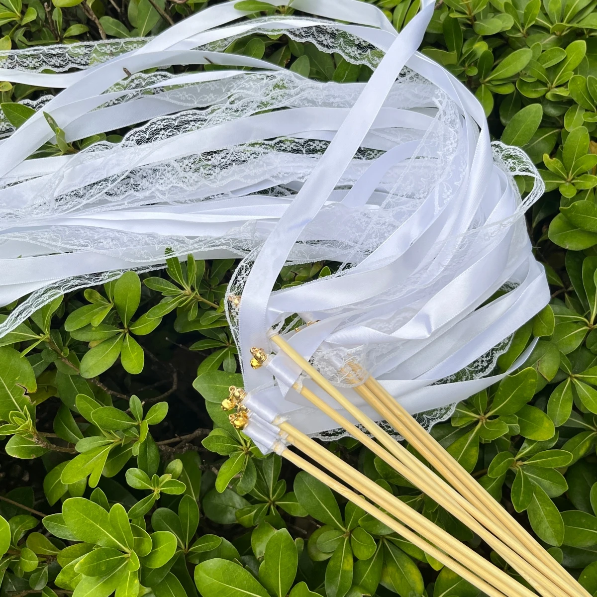 New White Wedding Ribbon Wands Fairy Sticks Wedding Party Twirling Lace Streamers With Golden Bell Wedding Party Decor Props