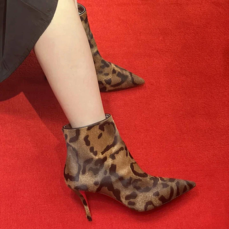 Szpilki 2025niche Brand Slim z bocznym zamkiem, krótkie botki, europejskie i amerykańskie damskie seksowne buty w panterkę na wybieg klubu nocnego