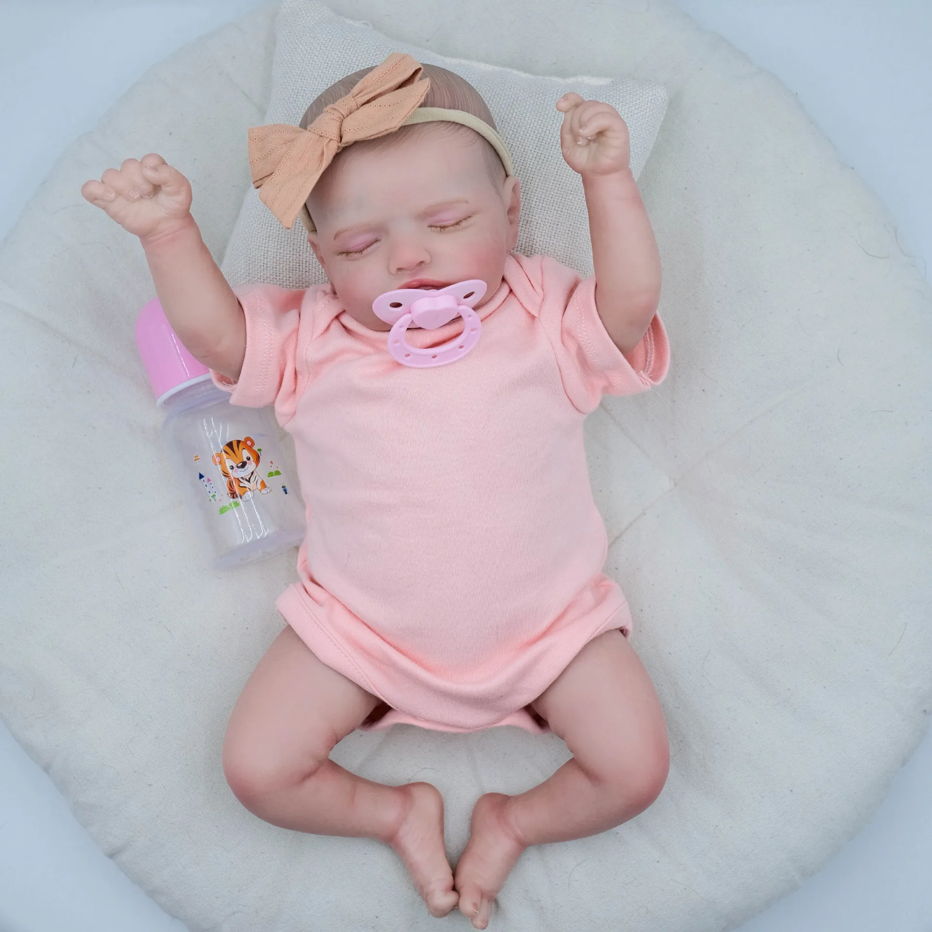 Ręcznie wykonana urocza sztuka Reborn Bebe Cloth Body Silicone Sleeping Baby Doll Zabawka dla dziewczynki Księżniczka Maluch Realistyczny prezent urodzinowy dla dziecka