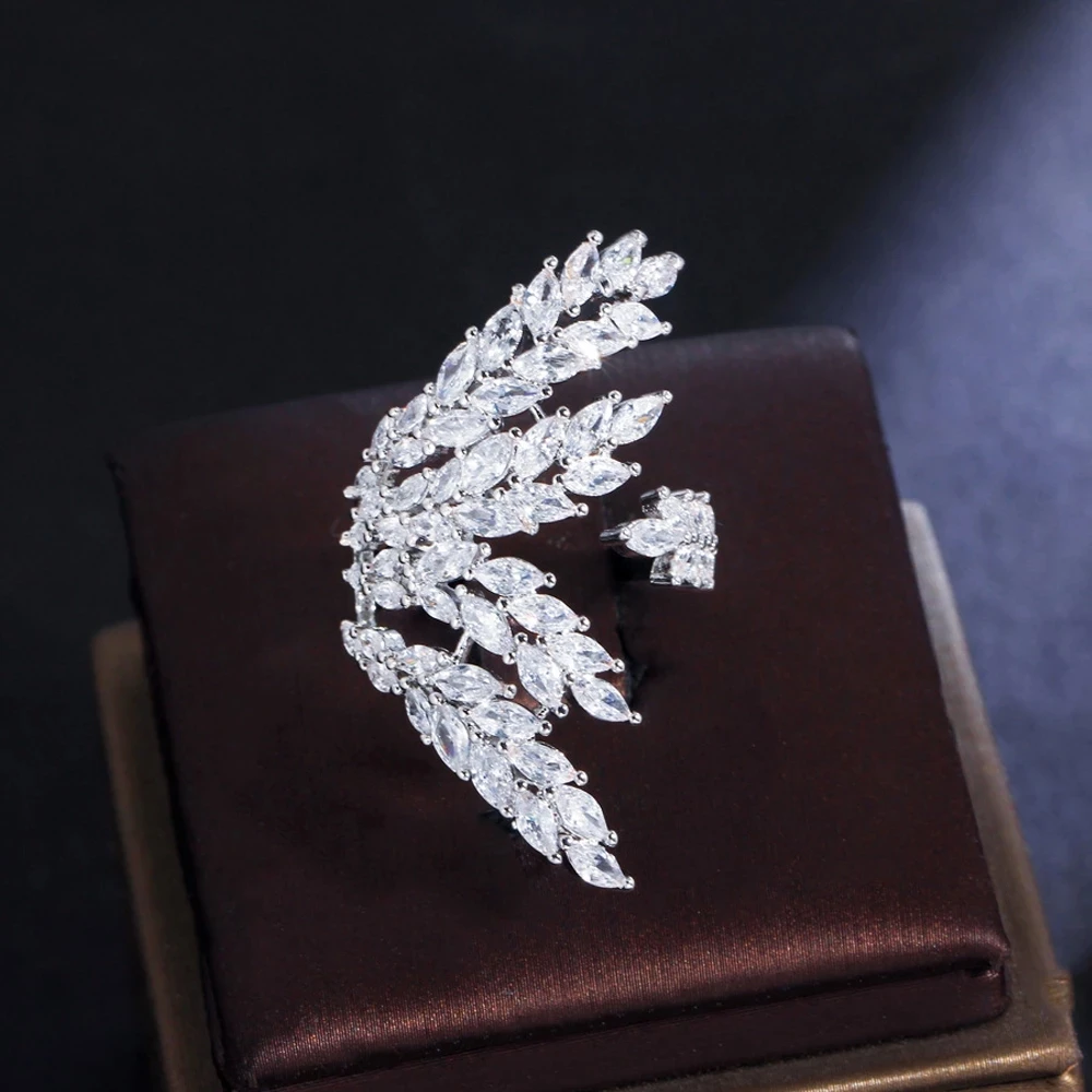 CWWZircons kształt liścia błyszczące Cubic cyrkon biały pozłacane kobiety duże otwory regulowany palec pierścień Anillos dla Party biżuteria R215