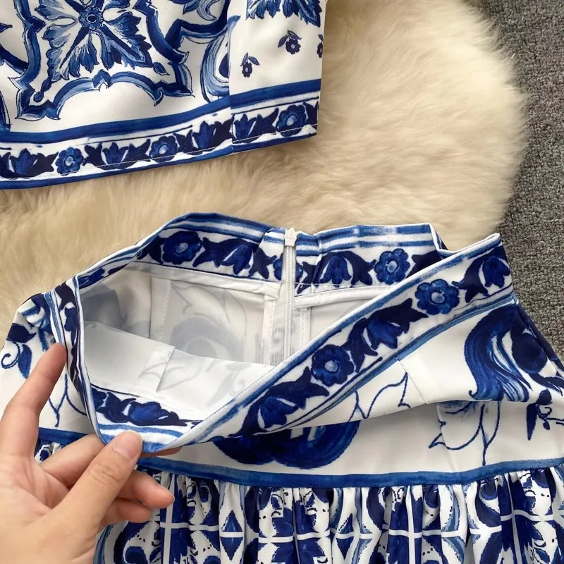 Conjunto de duas peças de porcelana azul e branca para mulheres, top curto estampado, saia maxi de praia para férias, A516