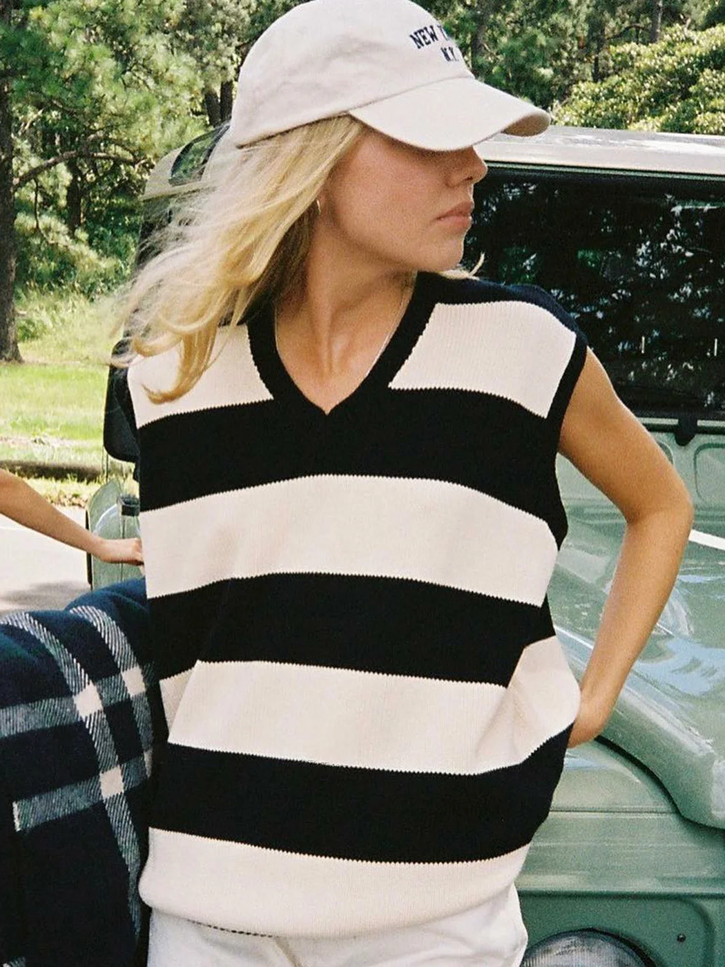 Vintage Striped Cotton Tank Sweater Women Casual V Neck Sleeveless Loose Pullover Tops Female Streetwear Knitted Sweaters 2022