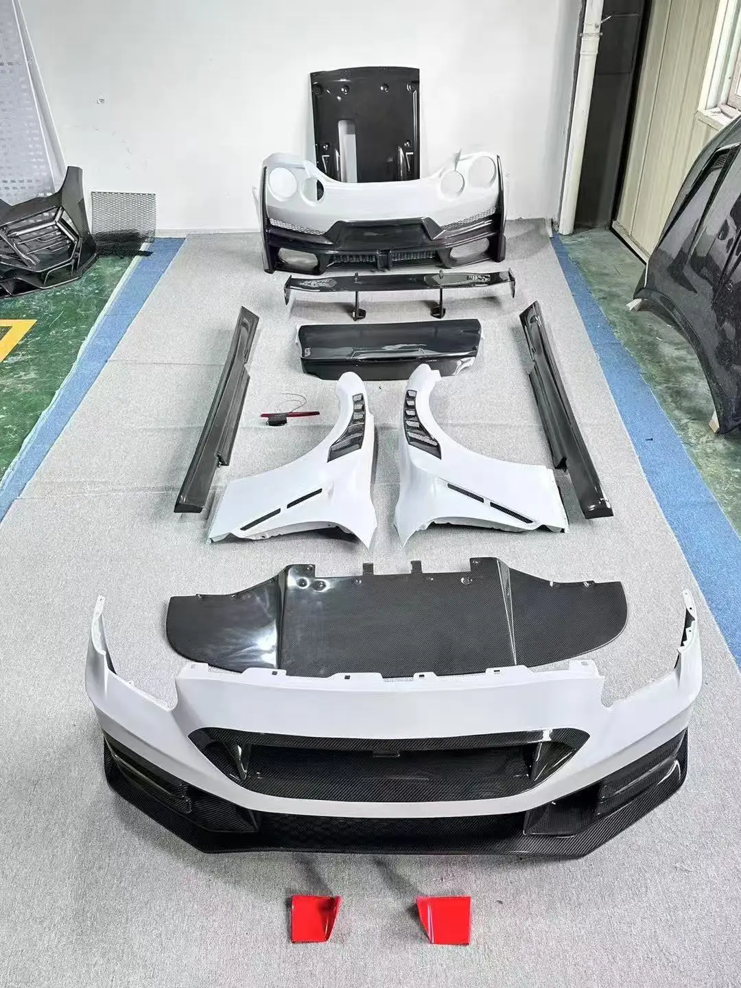 Dream Garage For  GTR R35 To 24-model Nismo Style Carbon Fiber Body Kit Including Front Bumper Rear Bumper Side Skirts R