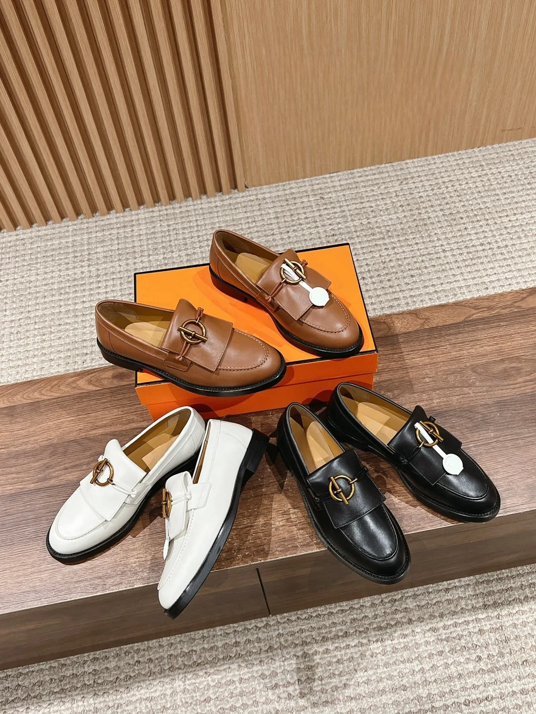 New autumn and winter Loafers, sheepskin material with metal decoration, rubber sole non-slip wear-resistant.