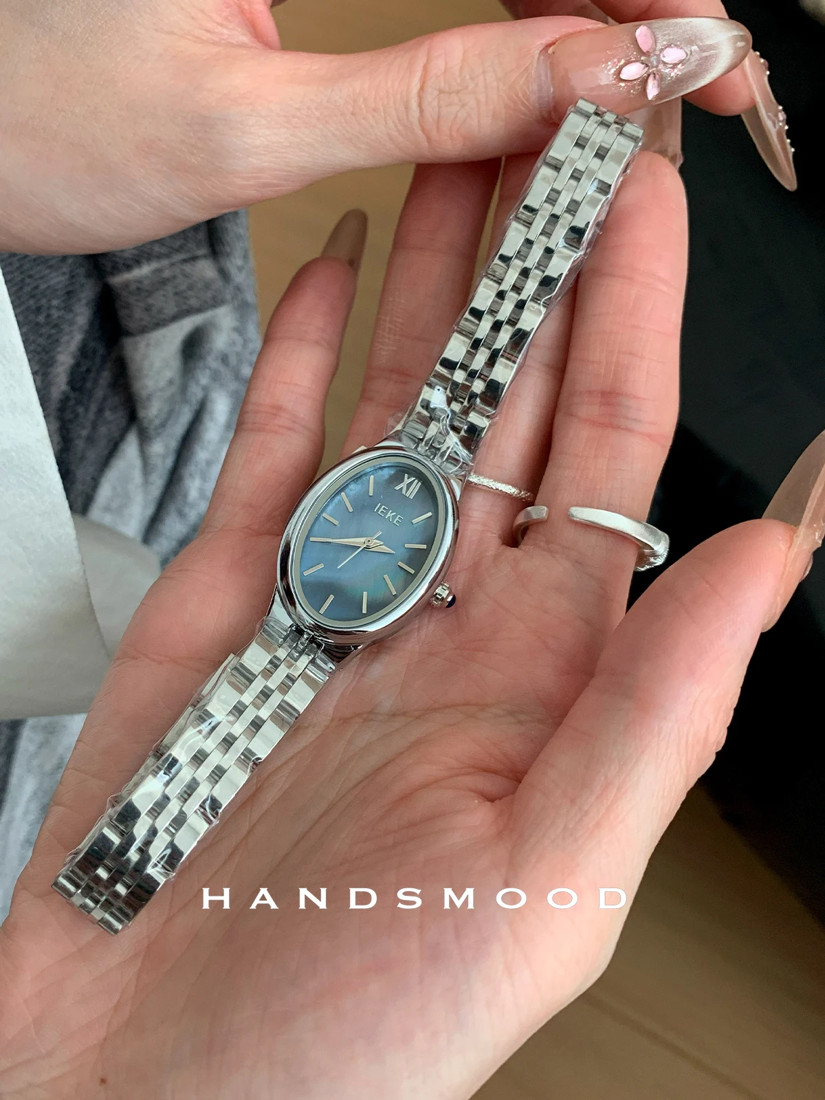 

Elegant Women'S WatchOval DesignFashionable And Sophisticated 2026 Women'S WatchStylish Quartz Wristwatch A Good Gift For Women.