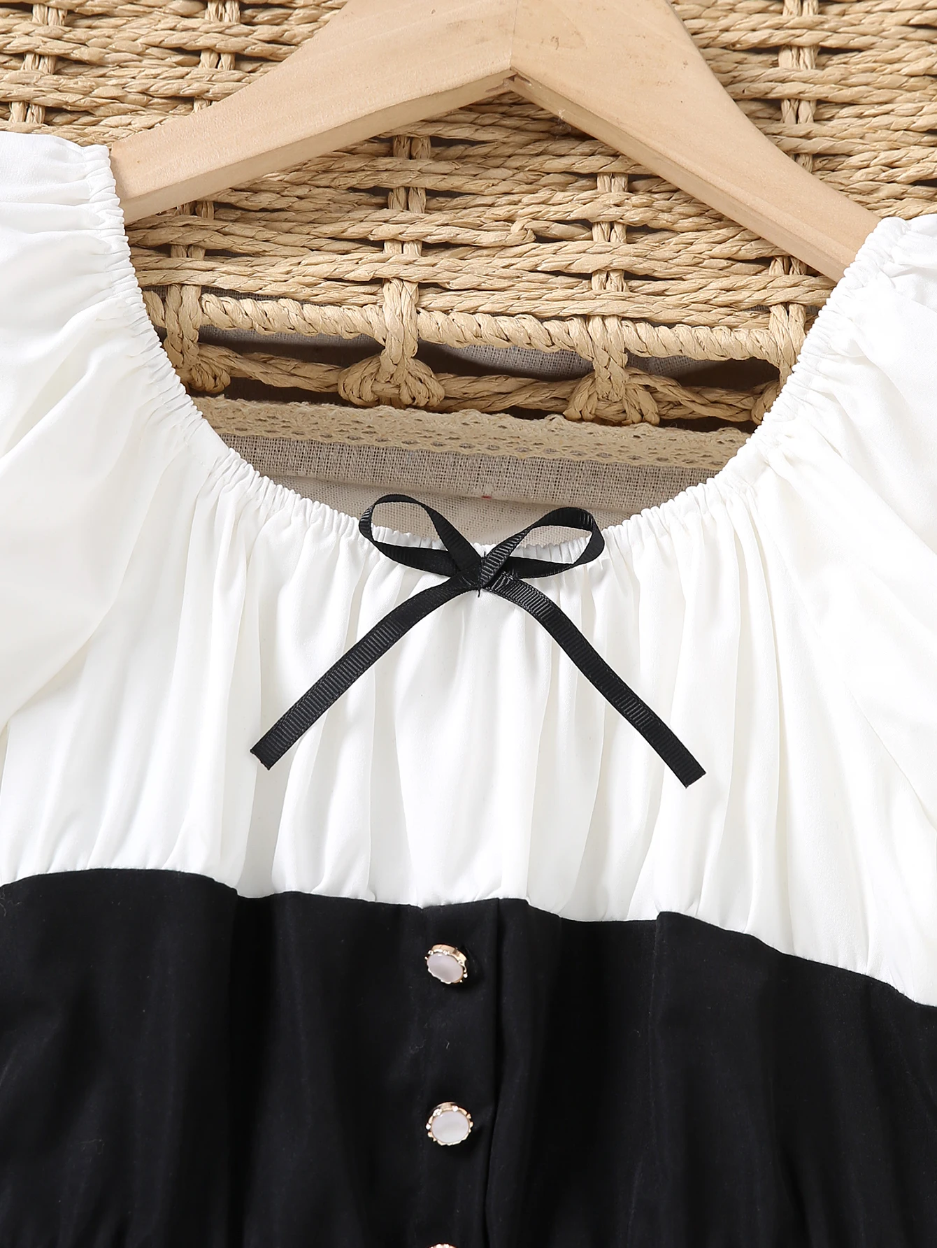 فستان صيفي للفتيات برقبة مربعة وأكمام فقاعية بلون سادة مع حزام الخصر والتخسيس