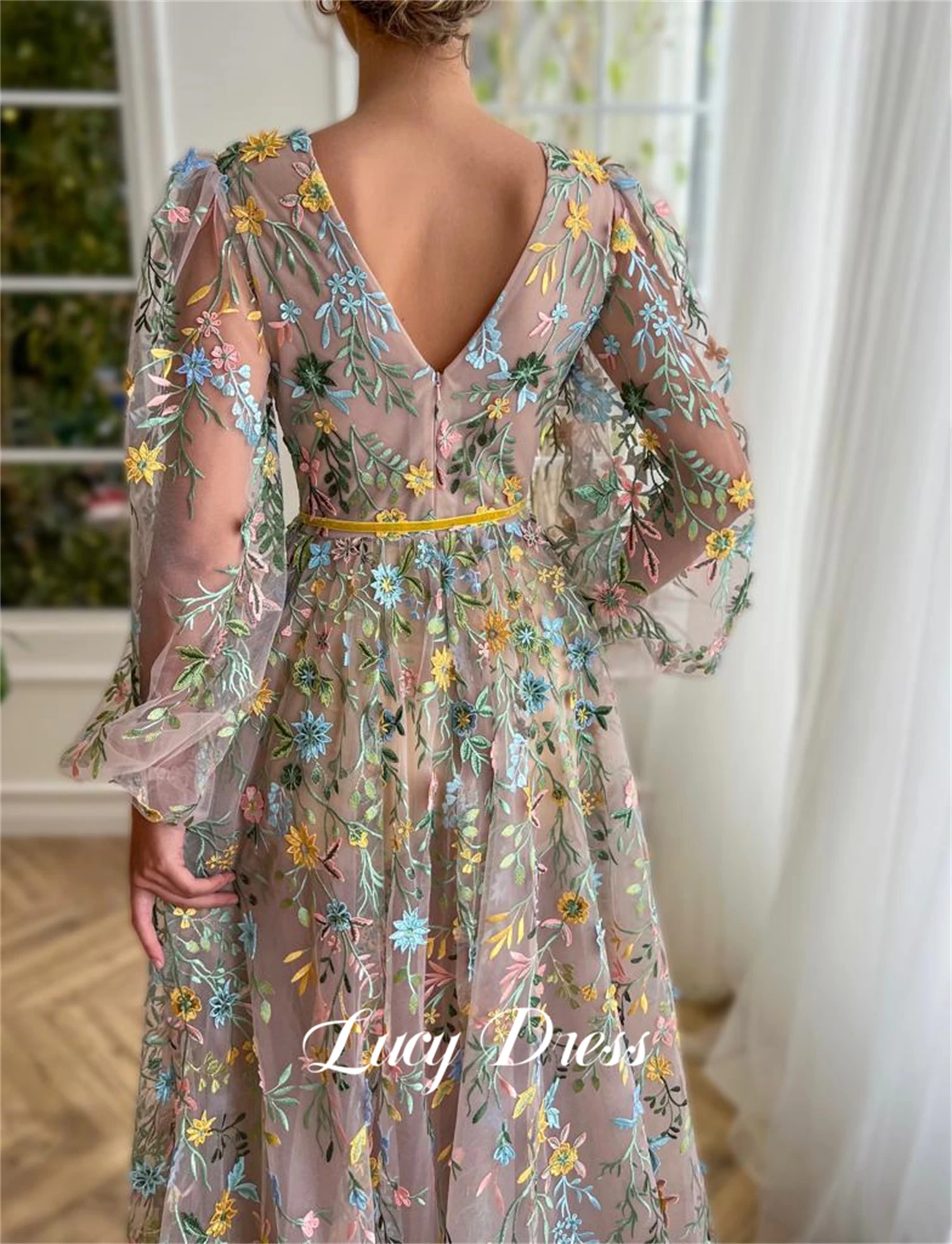 Lucy Embroidered Floral Fabric Evening Dress Line A Graduation Gown V-neck Wedding Party Ball Gowns Happy Sharon Dresses 2024