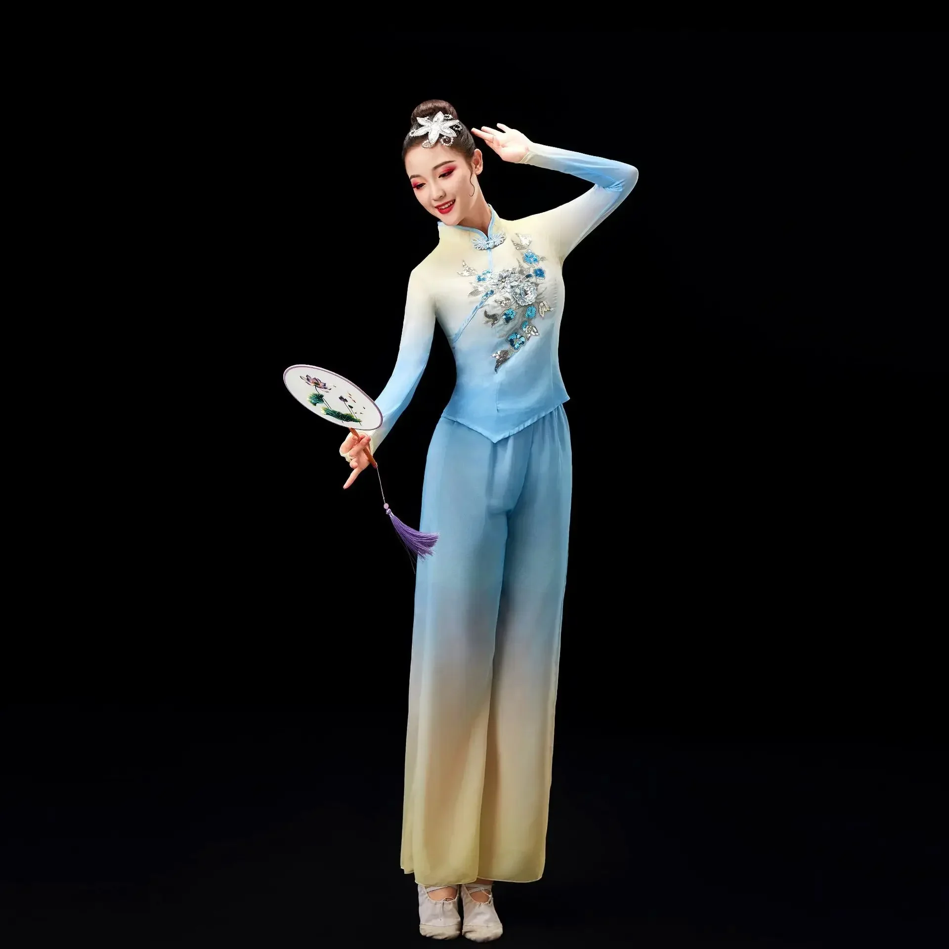 Klassische Tanzkostüme Damen elegante Yangko-Kostüme im chinesischen Stil Fächertanz neue Anzüge Nationale modernen Tanzkostüme