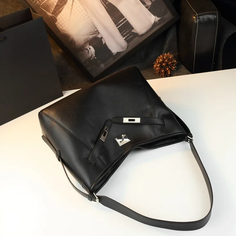 Women's small handbag 2026 new model, niche high-end vintage shoulder bag work and commuting, crossbody bucket bag