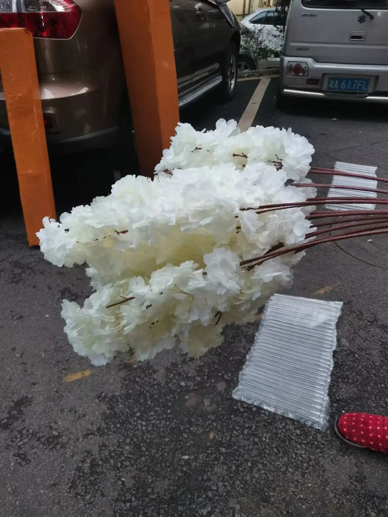 50-600 Stück 140-köpfige künstliche Blumen, Kirschblüten, Hochzeitsbogen-Dekoration, Kunstblumen, Seidenhortensien, weiße Zweige, Heimdekoration – Detail 17