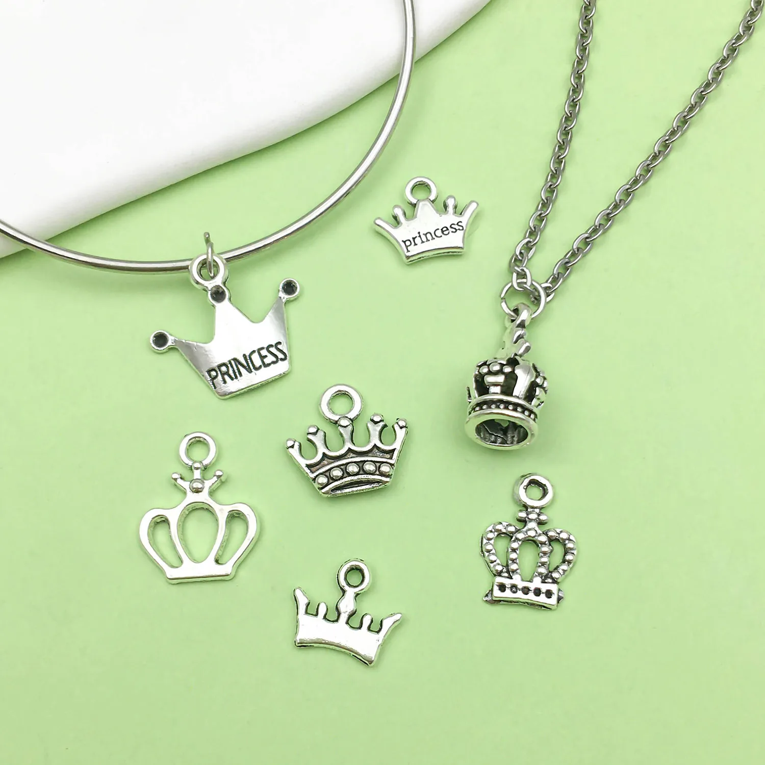 20pcs Zinc Alloy Antique Silvery Vintage Crown Design Charms Pendant For DIY Jewelry Making Accessories