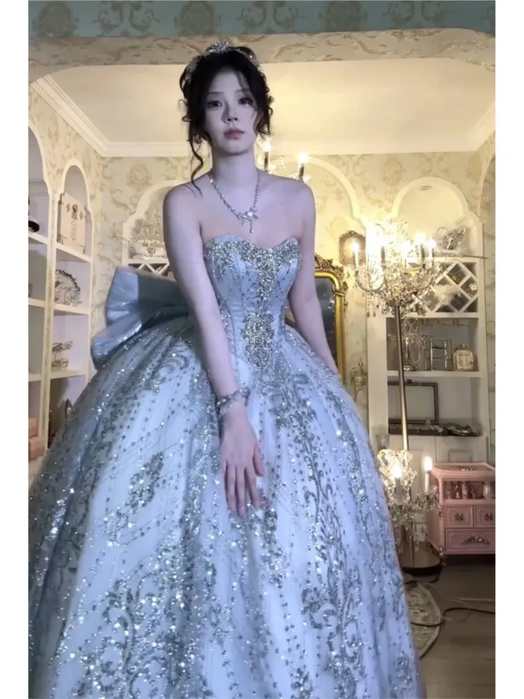 New student day coming-of-age ceremony art examination hosting dress