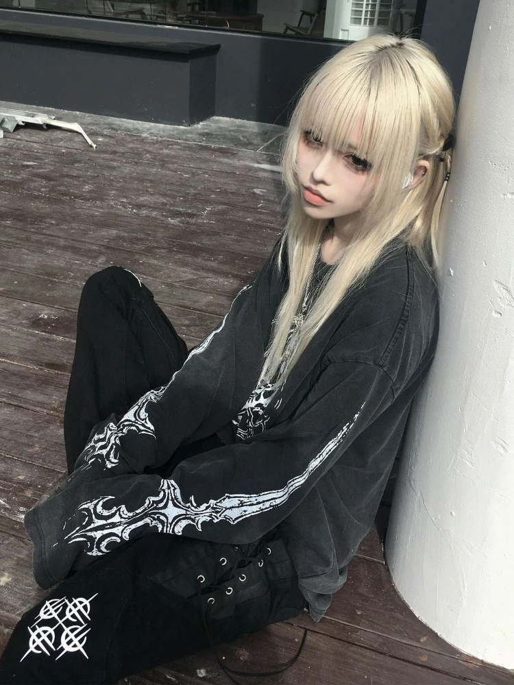 Y2k الشارع الشهير خمر الأمريكية طويلة الأكمام تي شيرت المرأة عادية ثقافة فرعية س الرقبة الشرير طباعة قمة القوطية Bodycon 2025 الخريف