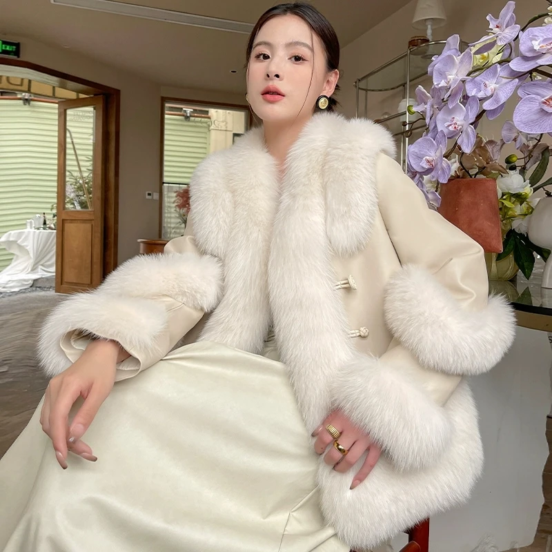 معطف عشبي من فراء الثعلب الراقية للنساء لشتاء 2025 موضة جديدة معاطف سميكة بيضاء من ريش الإناث معطف سترة دافئ