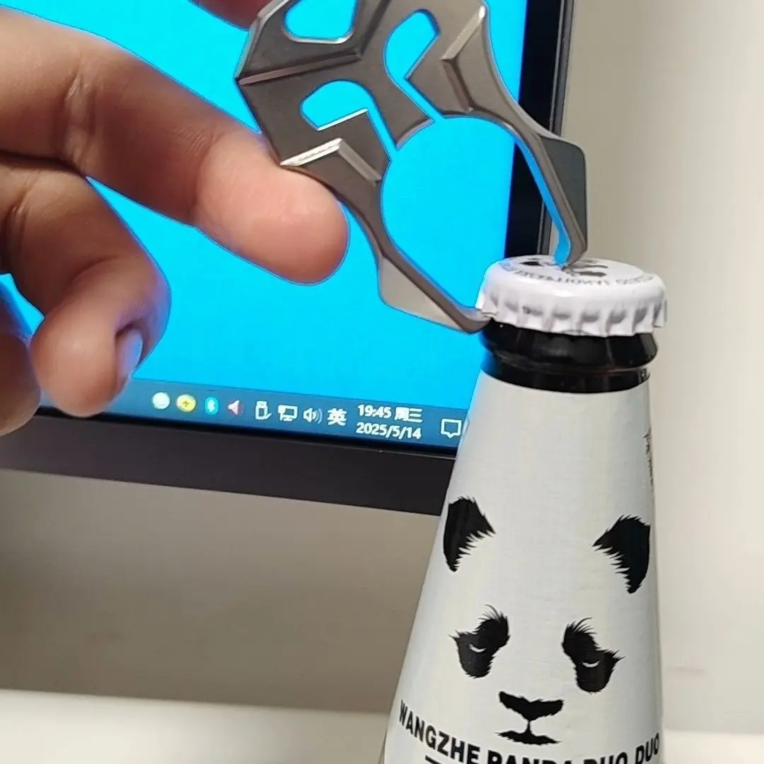 Zewnętrzny EDC Przenośny Wisiorek Wojownik Spartan Otwieracz do Butelek ze Stopu Tytanu