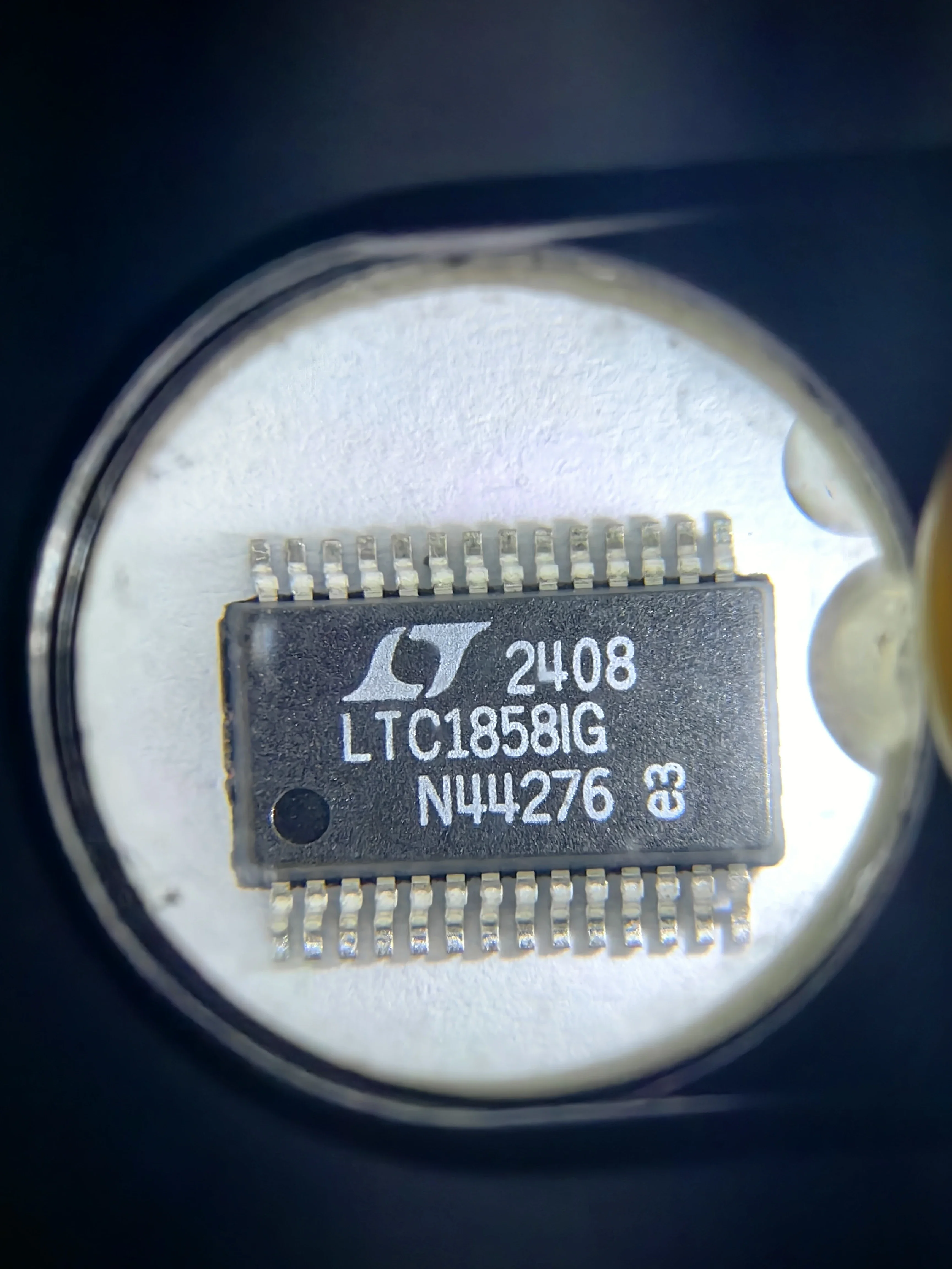 

LTC1858CG LTC1858 — 8-канальные, 14-битные, 100 квыб/с преобразователи аналогово-цифровых сигналов SoftSpan с функцией отключения питания