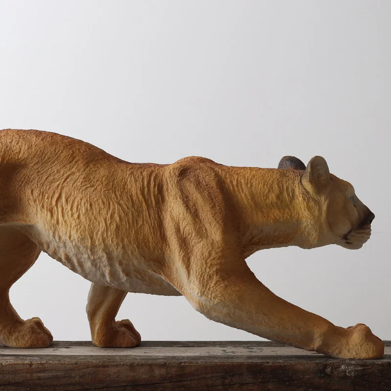 Modèle d'animal de luxe léger et hautement réaliste, figurine de cougar, cadeau, ornement de pièce, décoration Gk, jouet tendance, cadeau de collection