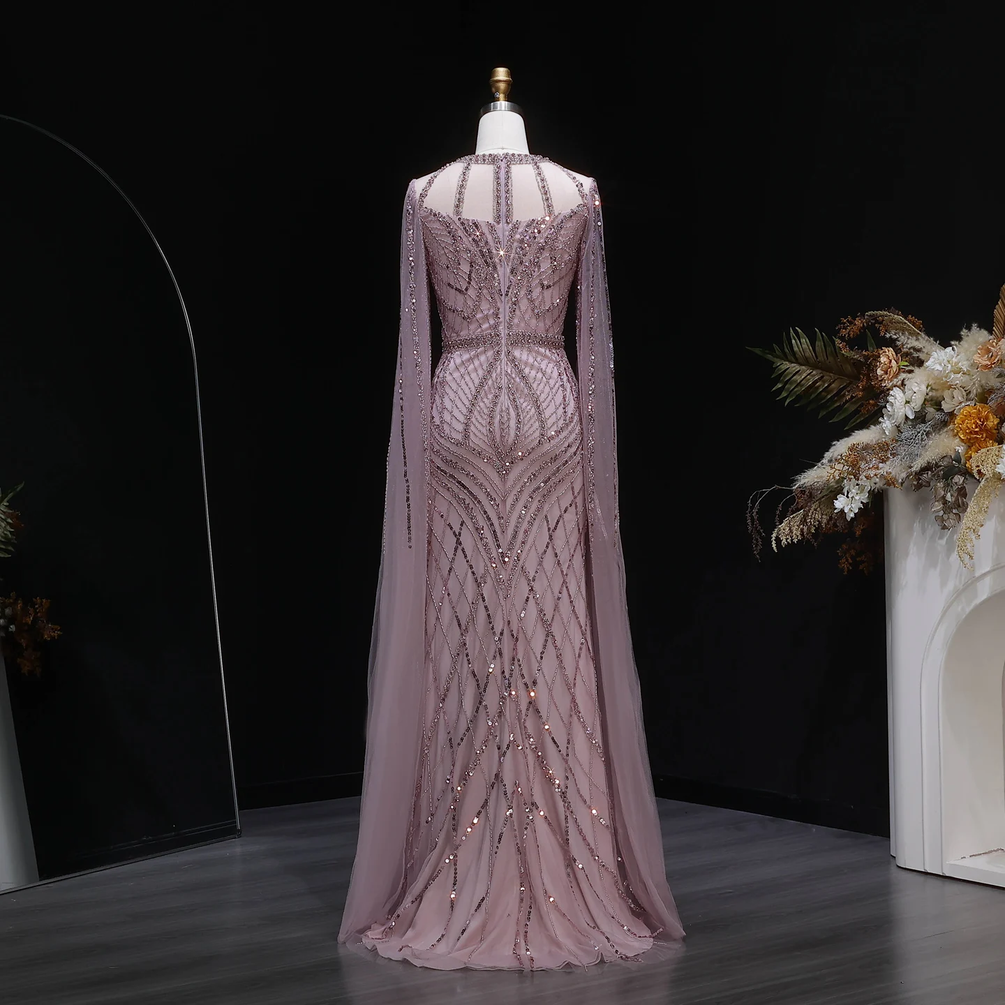 Sharon Said Luxuriöses Rosa O-Ausschnitt Etuikleid mit Cape-Ärmeln, Paillettenbesetztes Abendkleid für Damen SS126 Maßanfertigung – Detail 9