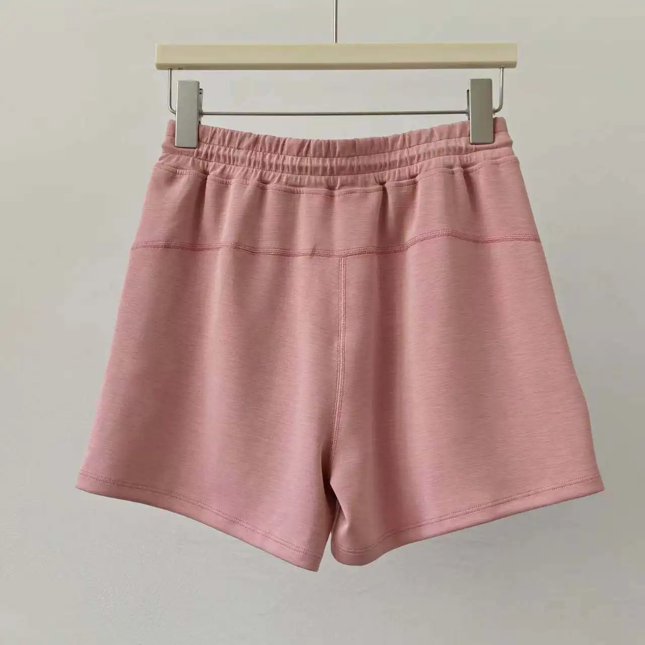 Sandgewaschene Modal-High-Waist-Shorts mit verstellbarer Schnalle für Laufsport und Yoga, schnelltrocknend und atmungsaktiv. – Detail 3