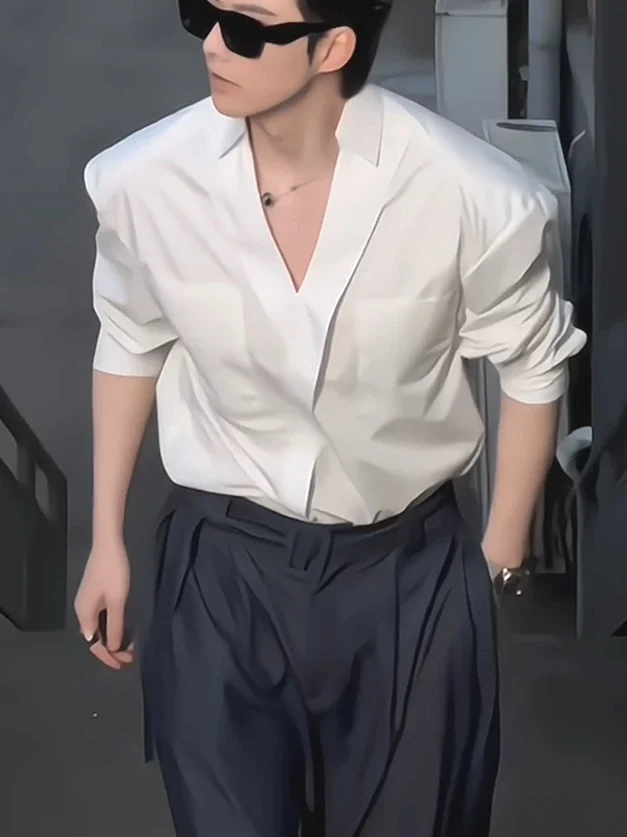 

Мужская футболка с V-образным вырезом, премиум-качество, универсальный дизайн, диагональный воротник, стильный и удобный.