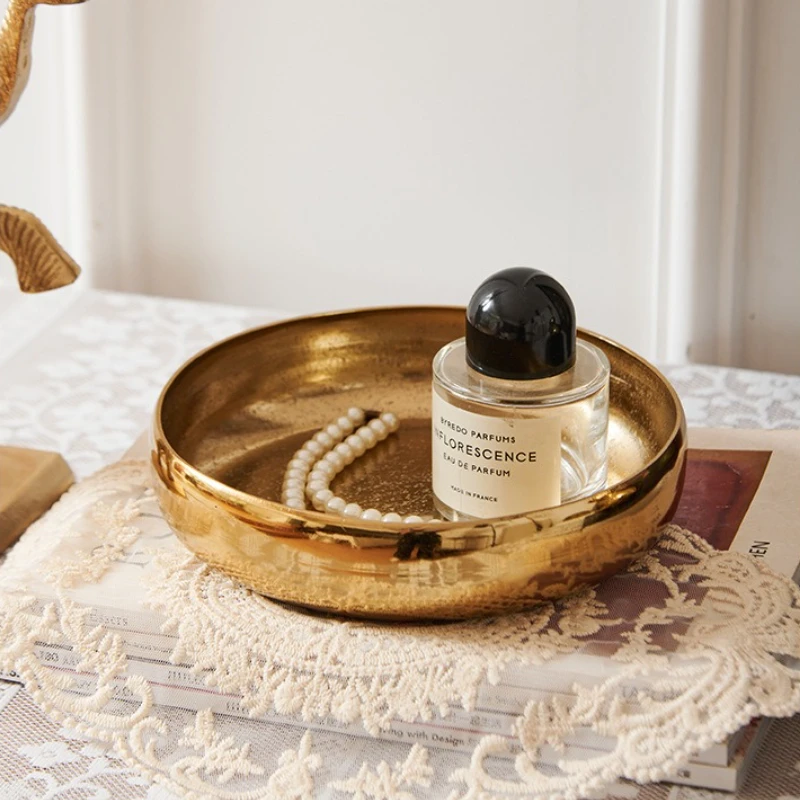 

Золотой круглый декоративный поднос, алюминиевое сервировочное блюдо, центральные части и туалетный столик, декоративная чаша для домашнего декора