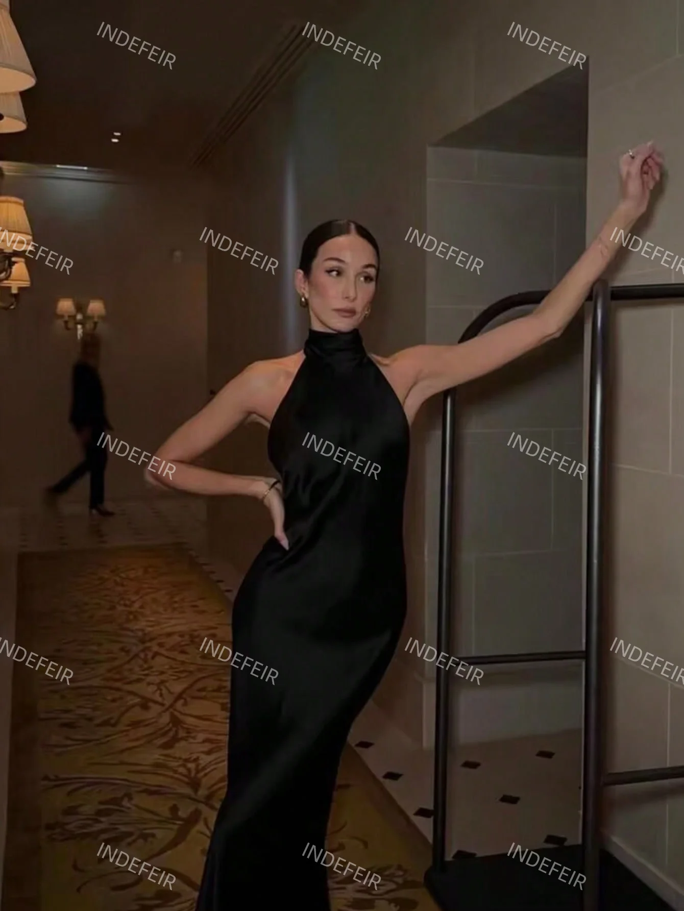 Indefeir レディース 春の新作 バックレス シルク サテン テクスチャー ドレス ロング スカート