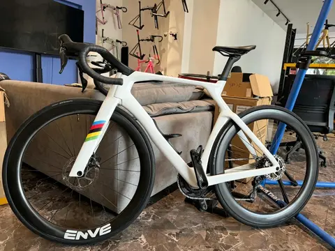 Y1RS Carbon Road Bike Frameset Disc Brake Aerodynamic Design Internal Routing 700C Road Bicycle Frame With Fork Seatpost Headset