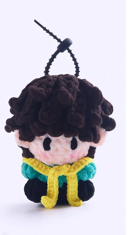 Celebrity merchandise gifts, handmade crocheted dolls, concert support material packages, keychains