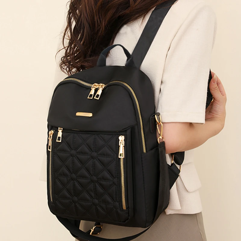 Рюкзаки нейтрального стиля для мужчин и женщин предназначены для путешествий и устранения плечевого ремня внутри.