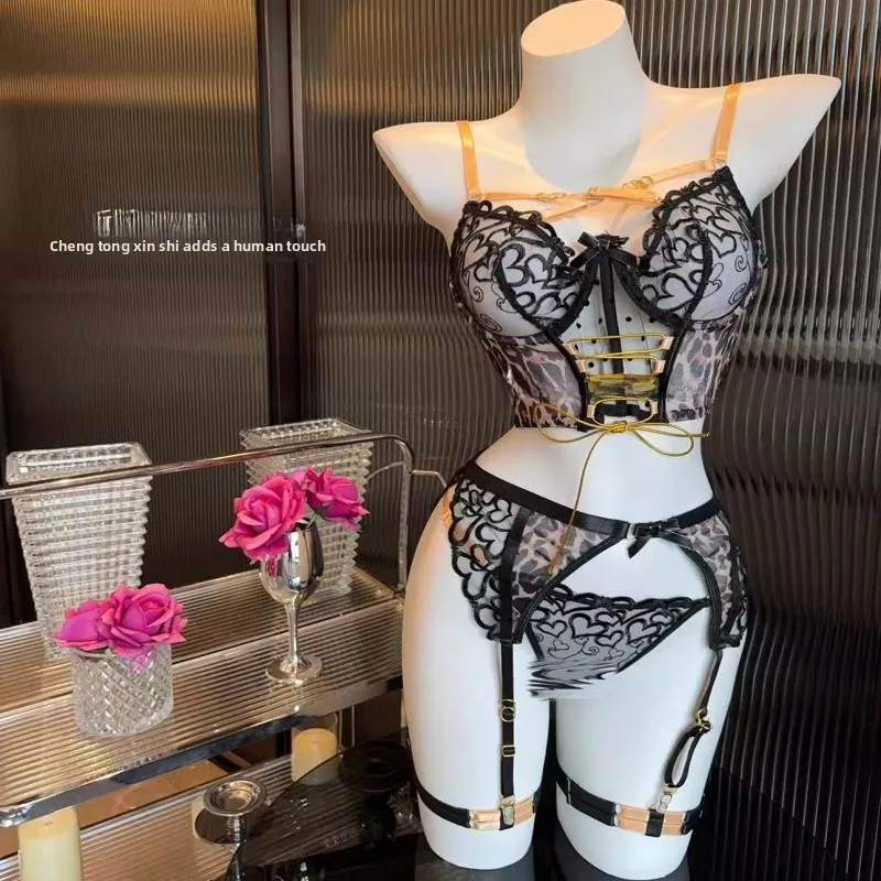 Nieuwe kanten luipaardprint borduurwerk gekruiste schouderband vierdelige set verzameld orm dames Dr polyester stof lente...