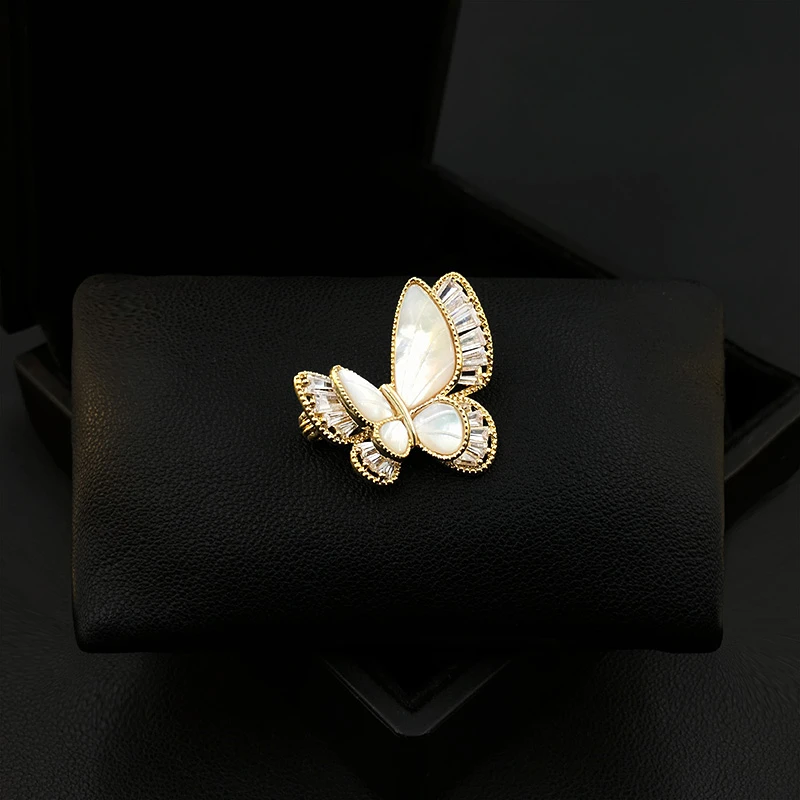 Unique Design Shell Small Butterfly Brooch Women's High-End Neckline Corsage Elegant Suit Collar Pin Ornament Jewelry Gifts 5571