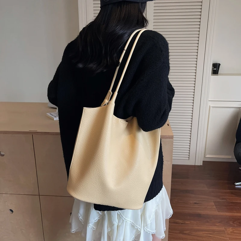 

Women Luxury High End Leather Fashion Tote Bag Elegant Designer Shoulder Handbag For City Fashion And Daily Use