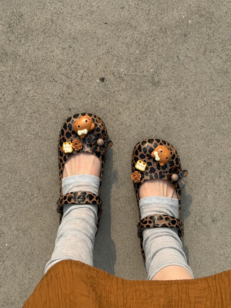 yexiaoou-ballet-hole-shoes-spring-2026-new-slippers-hollow-out-beach-sandals-lazy-person's-shoes-sweet-style-round-toe-flat-heel