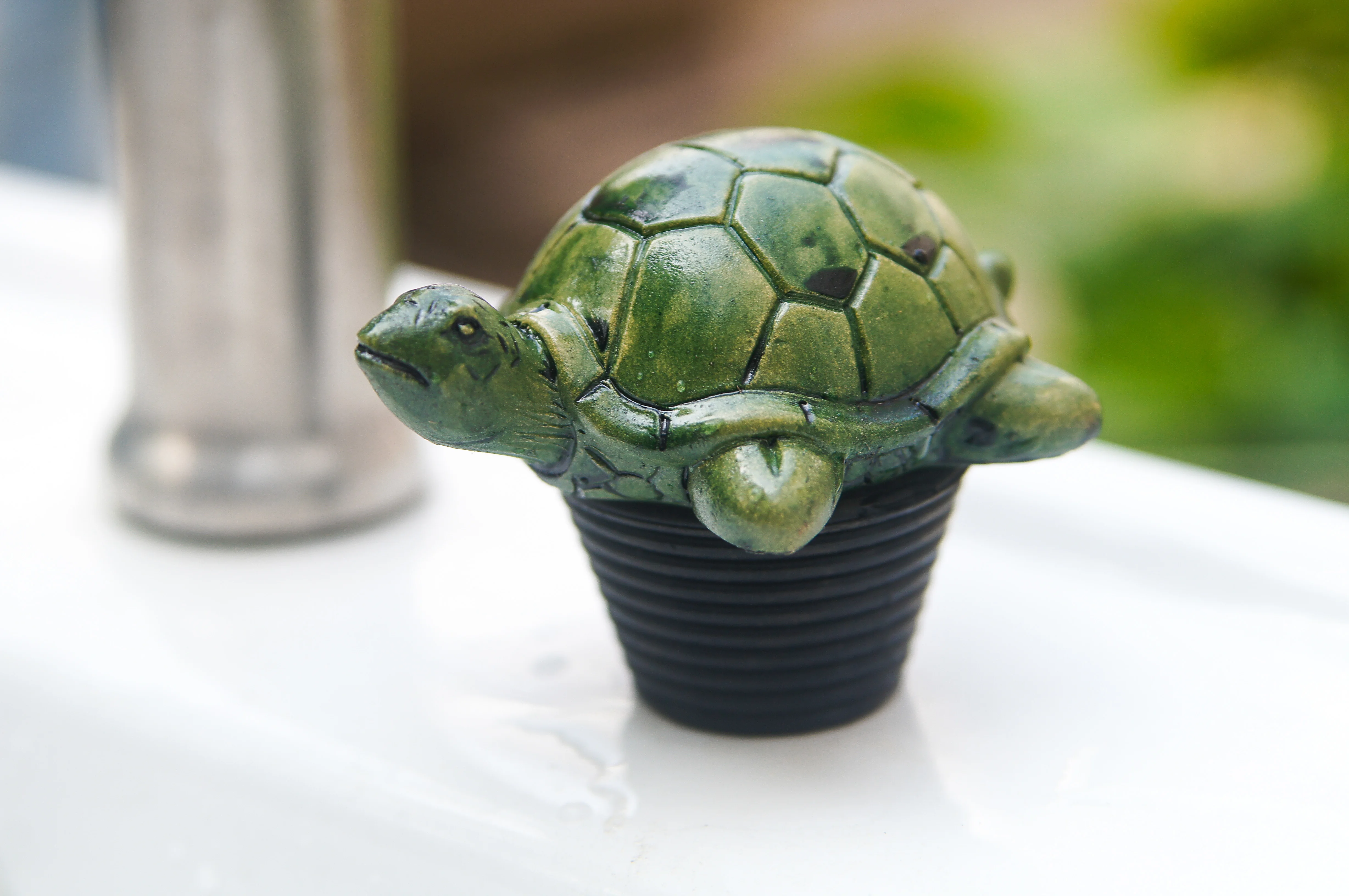 Cute Turtle black Silicone Water Stop Plug for Washbasins and Bathtubs Resin Drain Stopper