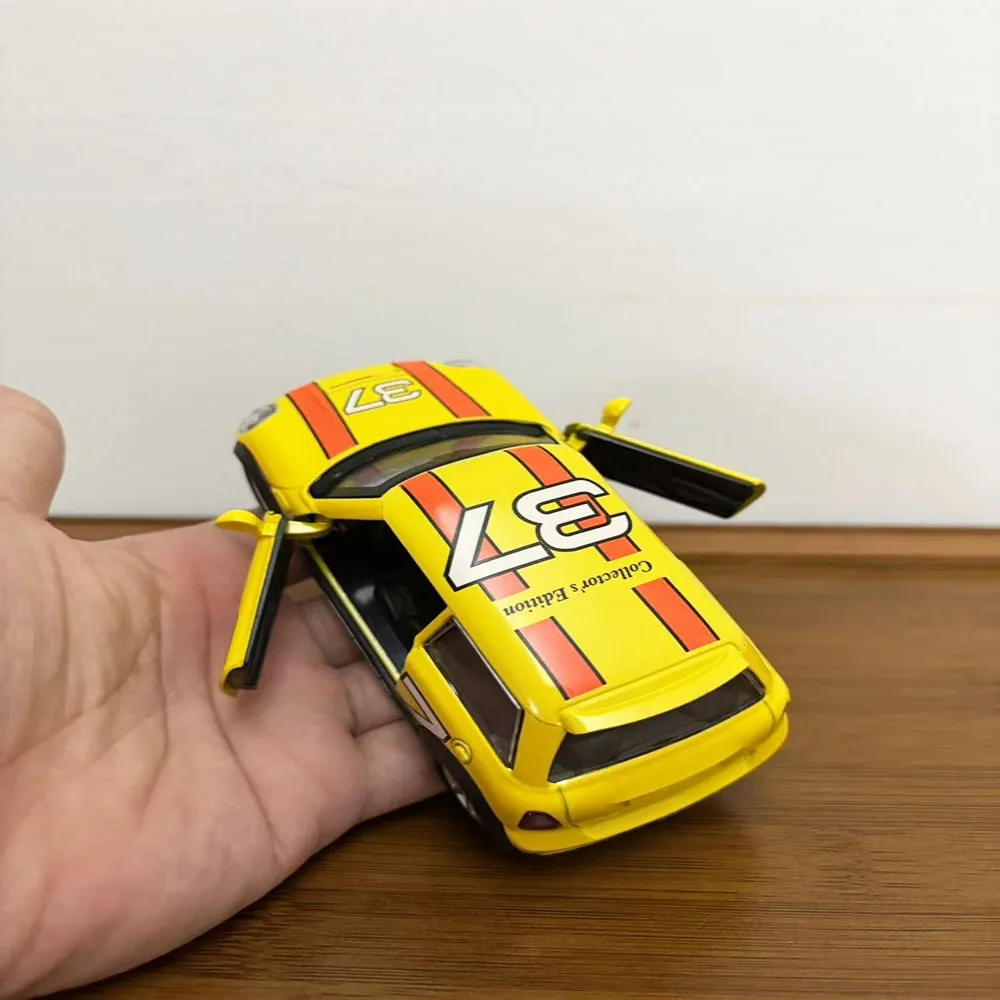 

1:32 Scale Mini Alloy No. 37 Painted Racing Car Model with Spring-loaded Door Opening Feature for Children's Toy Car Model