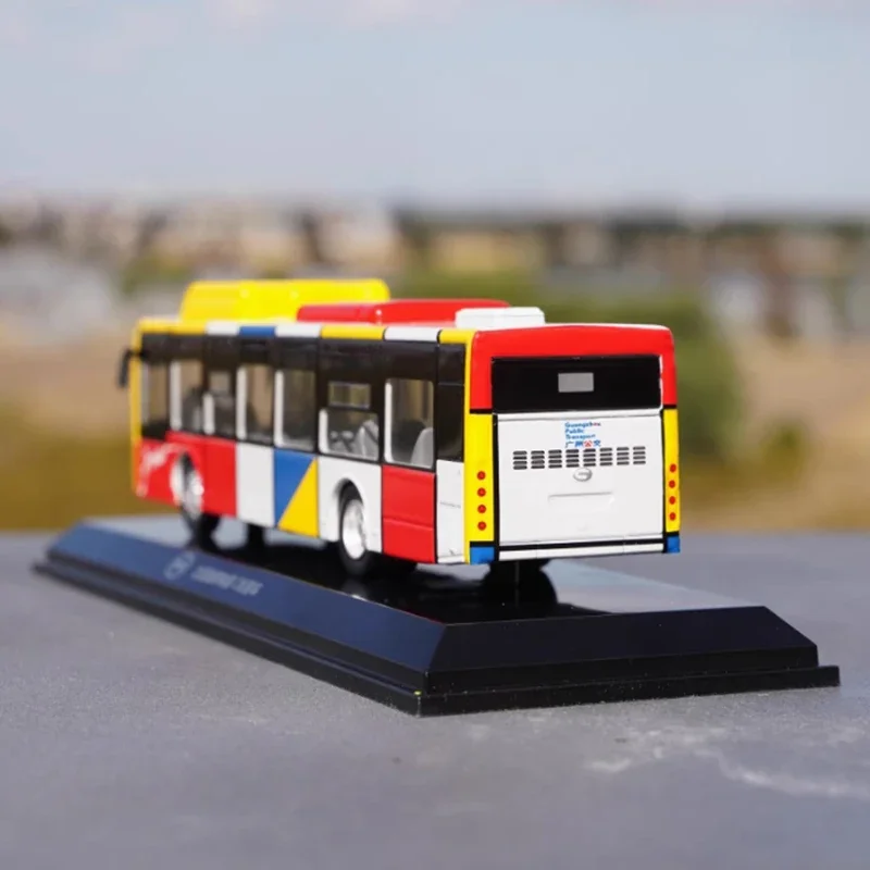 نموذج حافلة المدينة الكهربائية BYD K9 قابل للجمع 1:64 مصنوع من خليط معدني K8 مدرب كهربائي نقي مع قاعدة لعرض الهدايا