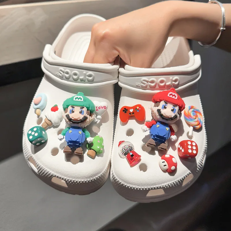 Super Marios Bros buty DIY buty akcesoria kwiatowe dekoracje Charms zabawki dla dzieci prezenty sandały udekoruj