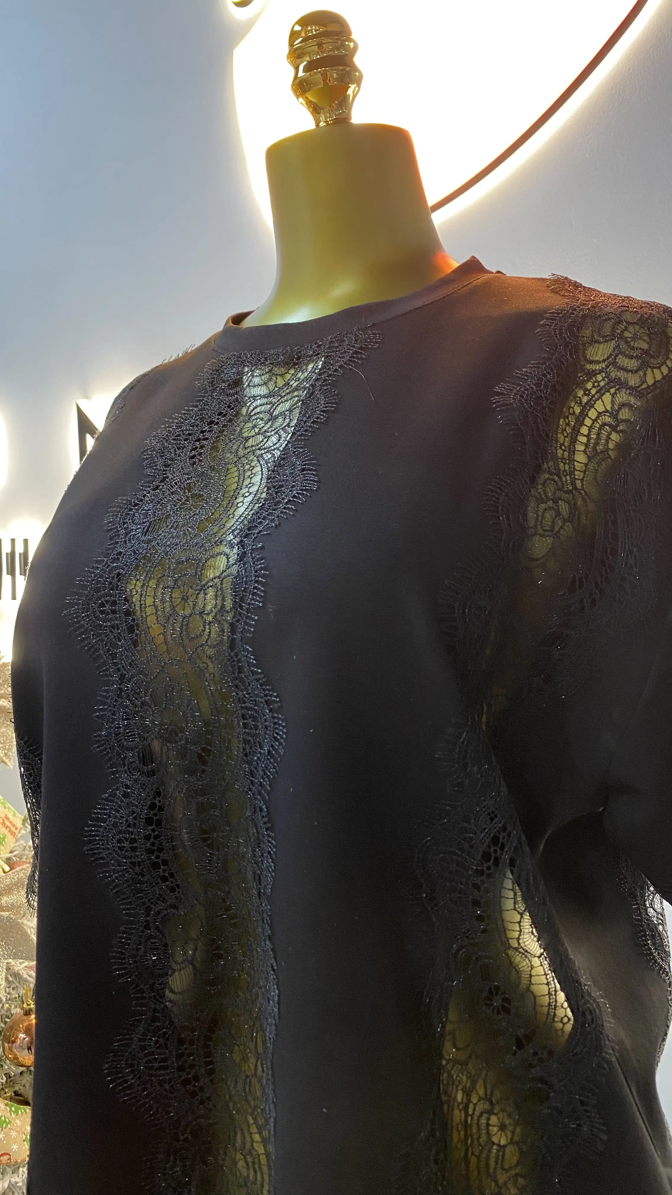 2025 Zomer Nieuwe Nieuwe uitgeholde bloemen kant patroon decoratieve splicing ontwerp casual korte mouwen T-shirt-GZMM 392