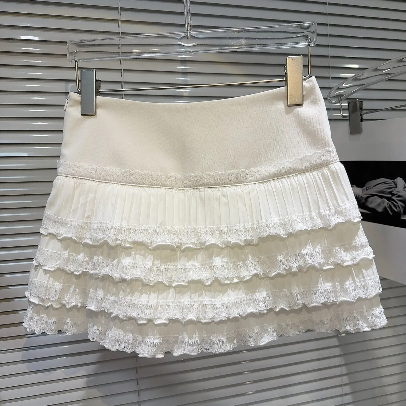 Spring Autumn Fashion Lace Wrinkle Trim Skirt Female High Waist Multi Layer with Lining Short Mini Bust Skirt for Women
