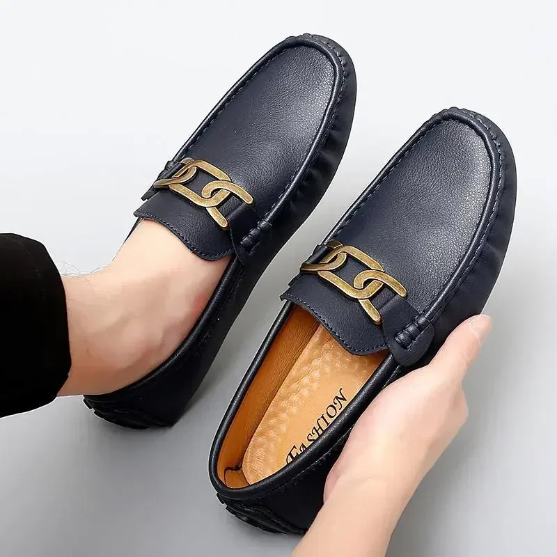 Mocassins de couro genuíno masculino, sapato respirável, fundo macio, escorregadio, preguiçoso, verão