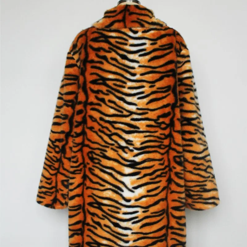 سترات شتوية سميكة ودافئة لعام 2025 معاطف طويلة من الفرو معاطف طويلة منفوشة ملابس خارجية للرجال سترة بنمط نمر من الفرو الصناعي